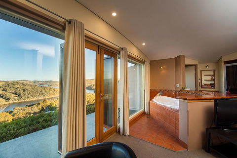 Eagle View Escape - Accommodation Australia 0