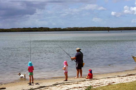 Eastbourne U4, 80 Esplanade, Golden Beach - Accommodation Australia 3