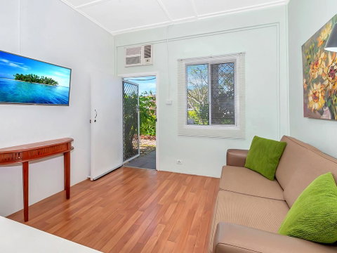Easy Going Holiday Unit On McKenzie MK5 - Accommodation Australia 0