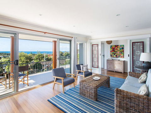 Easy Living At 14 Daphne Street - Australia Shopping 0