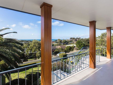 Easy Living At 14 Daphne Street - Australia Shopping 2