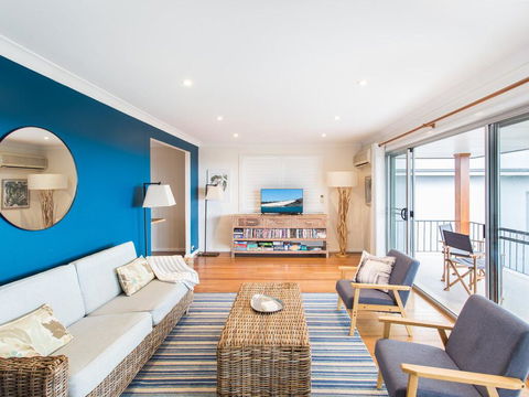 Easy Living At 14 Daphne Street - Australia Shopping 3