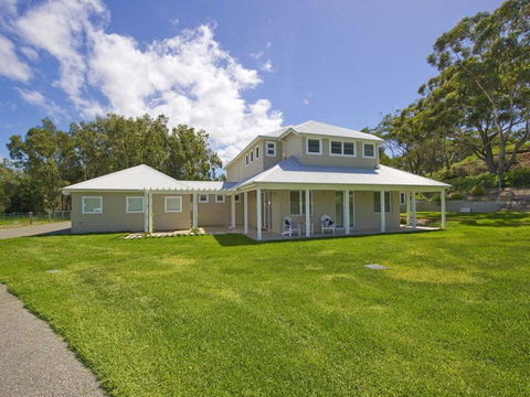 Echo Beach House, 16 Reflections Dr - Luxurious House With Magnificent Pool And Ducted Air - Accommodation Australia 0