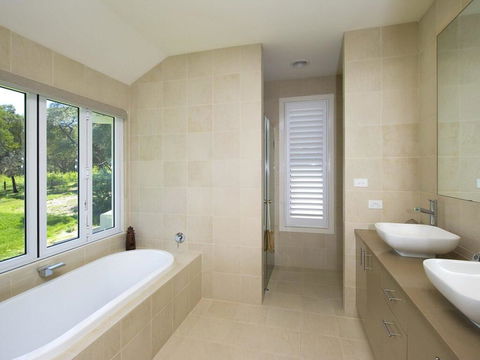 Echo Beach House, 16 Reflections Dr - Luxurious House With Magnificent Pool And Ducted Air - Accommodation Australia 2