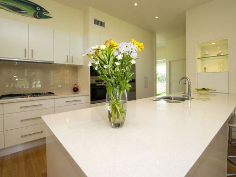 Echo Beach House, 16 Reflections Dr - Luxurious House With Magnificent Pool And Ducted Air - Accommodation Australia 1