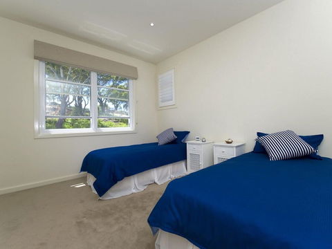 Echo Beach House, 16 Reflections Dr - Luxurious House With Magnificent Pool And Ducted Air - Accommodation Australia 3