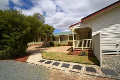 Echuca Holiday Units - Local Tourism 0