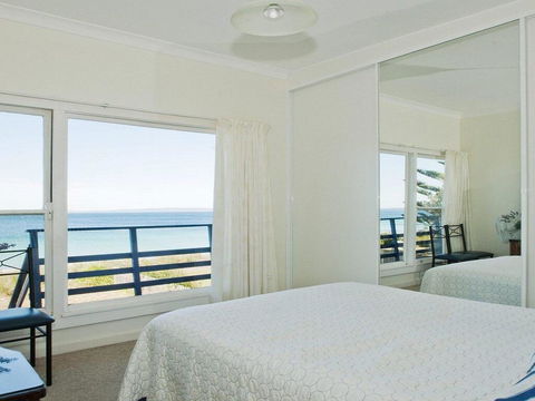 Eden On The Beach - Beachside Getaway - Accommodation Australia 3