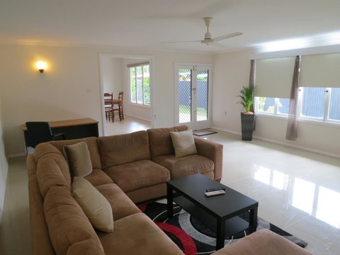 Edge Hill Clean & Green Cairns, 7 Minutes From The Airport, 7 Minutes To Cairns CBD & Reef Fleet Terminal - Accommodation Australia 0