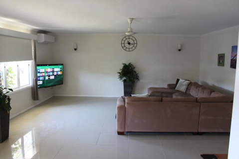 Edge Hill Clean & Green Cairns, 7 Minutes From The Airport, 7 Minutes To Cairns CBD & Reef Fleet Terminal - Accommodation Australia 1