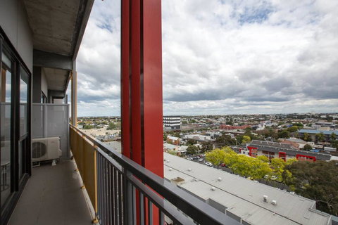 Elegant 2BR@Footscray Station - Local Tourism 3