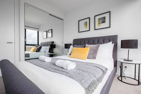 Elegant 2BR@Footscray Station - Local Tourism 2