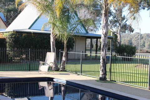 Elinike Guest Cottages - Local Tourism 0