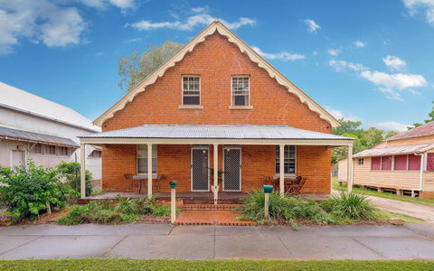 Eliza 1875 Red Brick Duplex Townhouse - Accommodation Australia 0