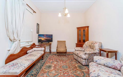 Eliza 1875 Red Brick Duplex Townhouse - Accommodation Australia 2