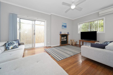 Eloora House, Blue Bay - Australia Shopping 1