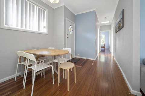 Eloora House, Blue Bay - Australia Shopping 3