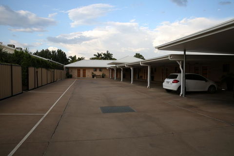 Emerald Central Palms Motel - Australia Shopping 1