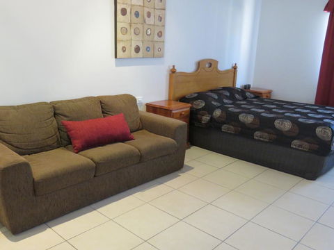 Emerald Gardens Motel & Apartments - Australia Shopping 1