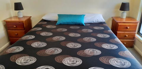 Emerald Motel Apartments - Australia Shopping 3