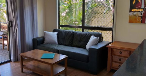 Emerald Motel Apartments - Australia Shopping 1