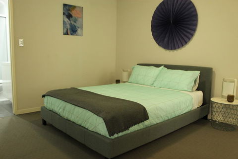Enjoyable Holiday Home For Group Six - Accommodation Australia 1