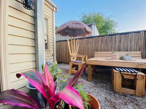 Entire Townhouse In Heart Of Echuca's Port CBD - 15 Guest Capacity - Local Tourism 2