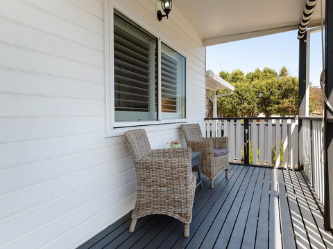 Escape To The Cottage 68 Tomaree Rd Pet Friendly And Boat Parking And WIFI - Local Tourism 2