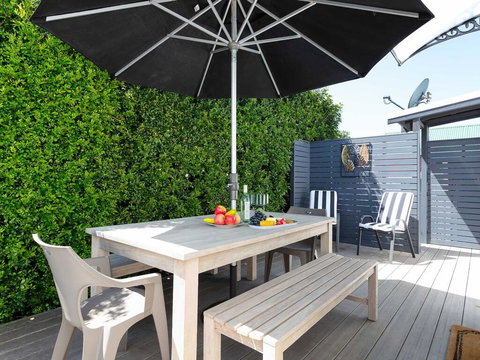 Escape To The Cottage 68 Tomaree Rd Pet Friendly And Boat Parking And WIFI - Local Tourism 3