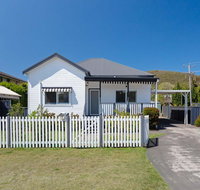Escape to the Cottage 68 Tomaree Rd pet friendly and boat parking and WIFI - Accommodation Australia
