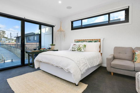Eternity 141 - Room With Private Bathroom, Balcony Bed & Breakfast - Local Tourism 2