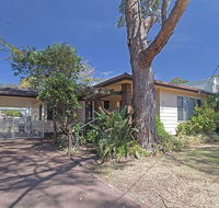 Evan's Retreat' 5 Sandy Point Road - cottage across the road from Sandy Point Beach - Local Tourism