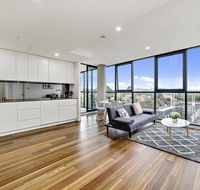 Executive City-centre Apartment with Parking - Australia Shopping