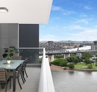 Executive Family 3 Bedroom Suite - Brisbane CBD - Views - Pool - WIFI - Free parking - Accommodation Australia