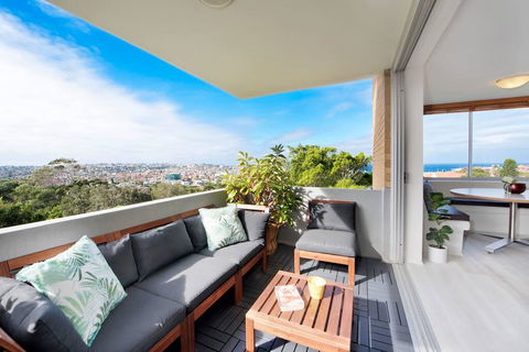 Experience Bondi Beach As Your Backdrop - Australia Shopping 2