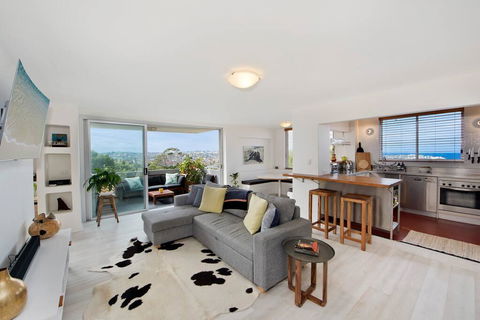 Experience Bondi Beach As Your Backdrop - Australia Shopping 0