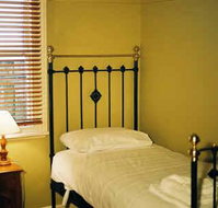 Eyre House - Accommodation Australia