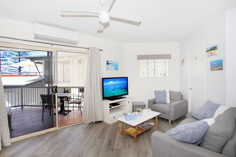 FABULOUS BEACHFRONT POSITION - Accommodation Australia 2