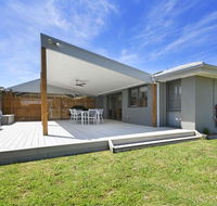 Fairway Views Pet Friendly house with WiFi AC Heating walk to beach - Accommodation Australia