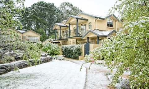 Falls Mountain Retreat Blue Mountains - Local Tourism 0