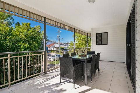 Family-Size Duplex In Quiet Neighbourhood - Bed n Breakfasts 3