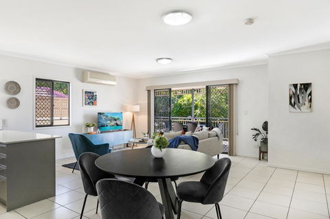 Family-Size Duplex In Quiet Neighbourhood - Bed n Breakfasts 2