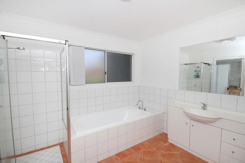 FANTASTIC HOLIDAY UNIT IN A PERFECT LOCATION - Accommodation Australia 1