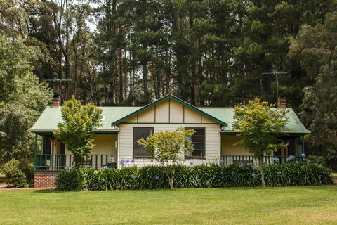 Federation Gardens & Possums Hideaway - Bed n Breakfasts 0