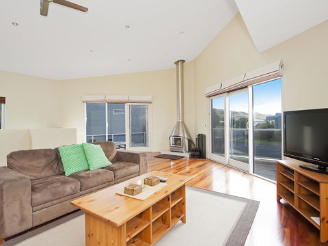 Felicity - Accommodation Australia 2