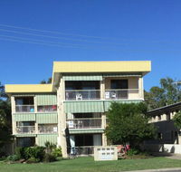 First Floor Unit with waterviews from your balcony - Accommodation Australia