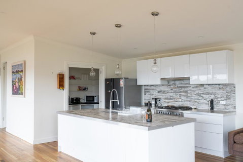 Five Bed, Five Bath, Five Star View - 2 Mins To CBD - Wentworth Estate - Accommodation Australia 2