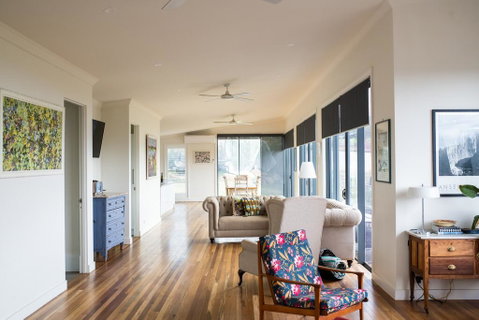 Five Bed, Five Bath, Five Star View - 2 Mins To CBD - Wentworth Estate - Accommodation Australia 1