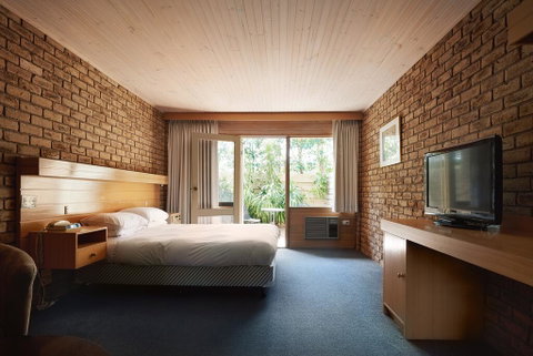 Flinders Cove Motel - Bed n Breakfasts 2