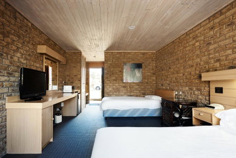Flinders Cove Motel - Bed n Breakfasts 3